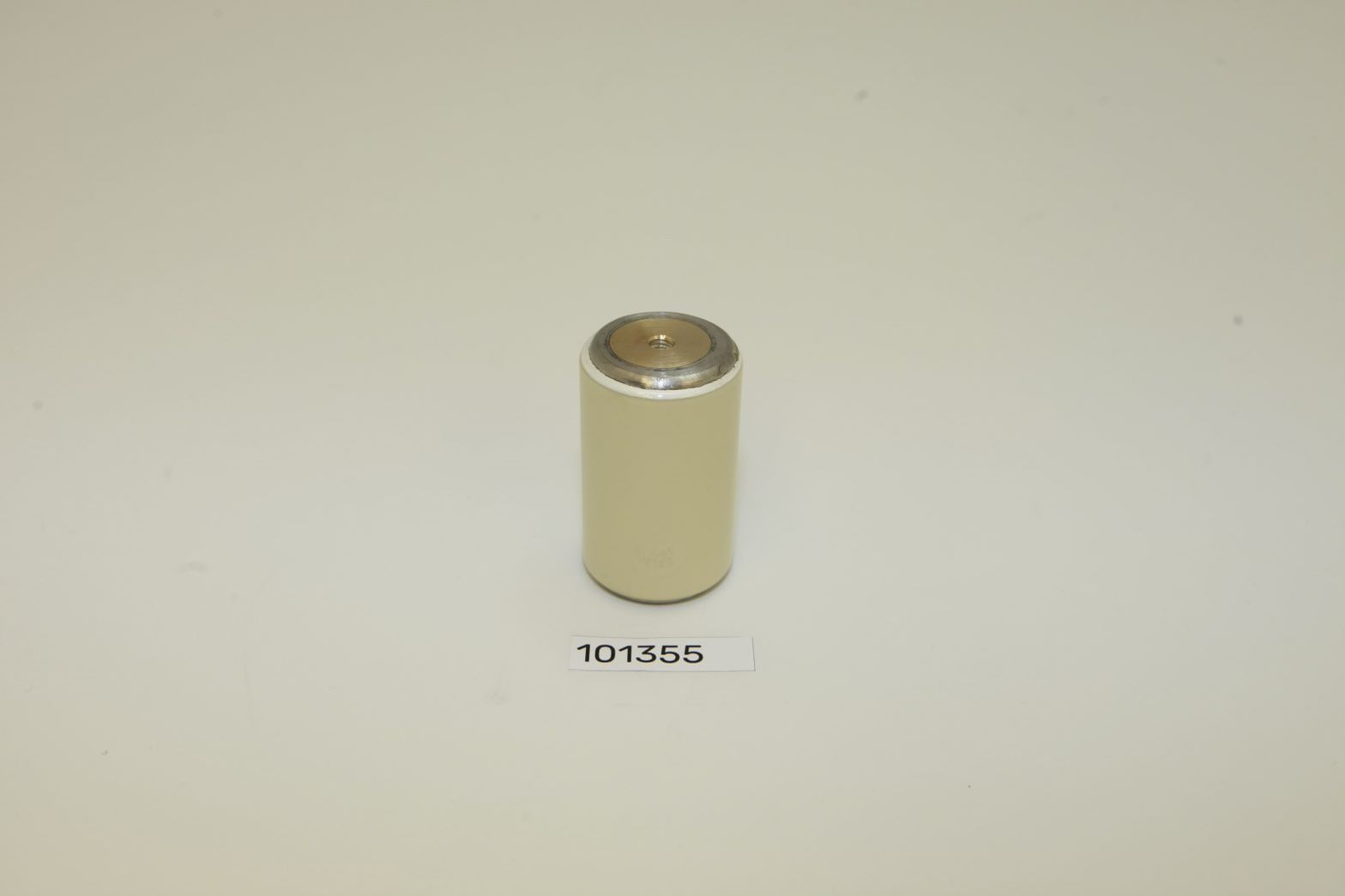 101355 This is a picture of an insulator